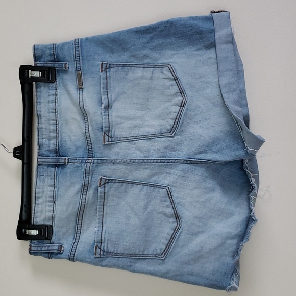 KanCan jean shorts, light wash, button fly, size 8/29 High Stretch Beach Vaca - Picture 5 of 11